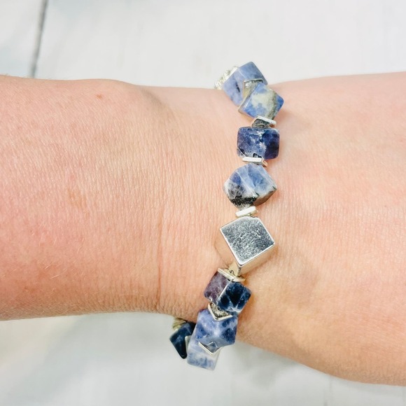 NEW French Connection Bracelet and Earring Jewerly Bundle - Picture 9 of 13